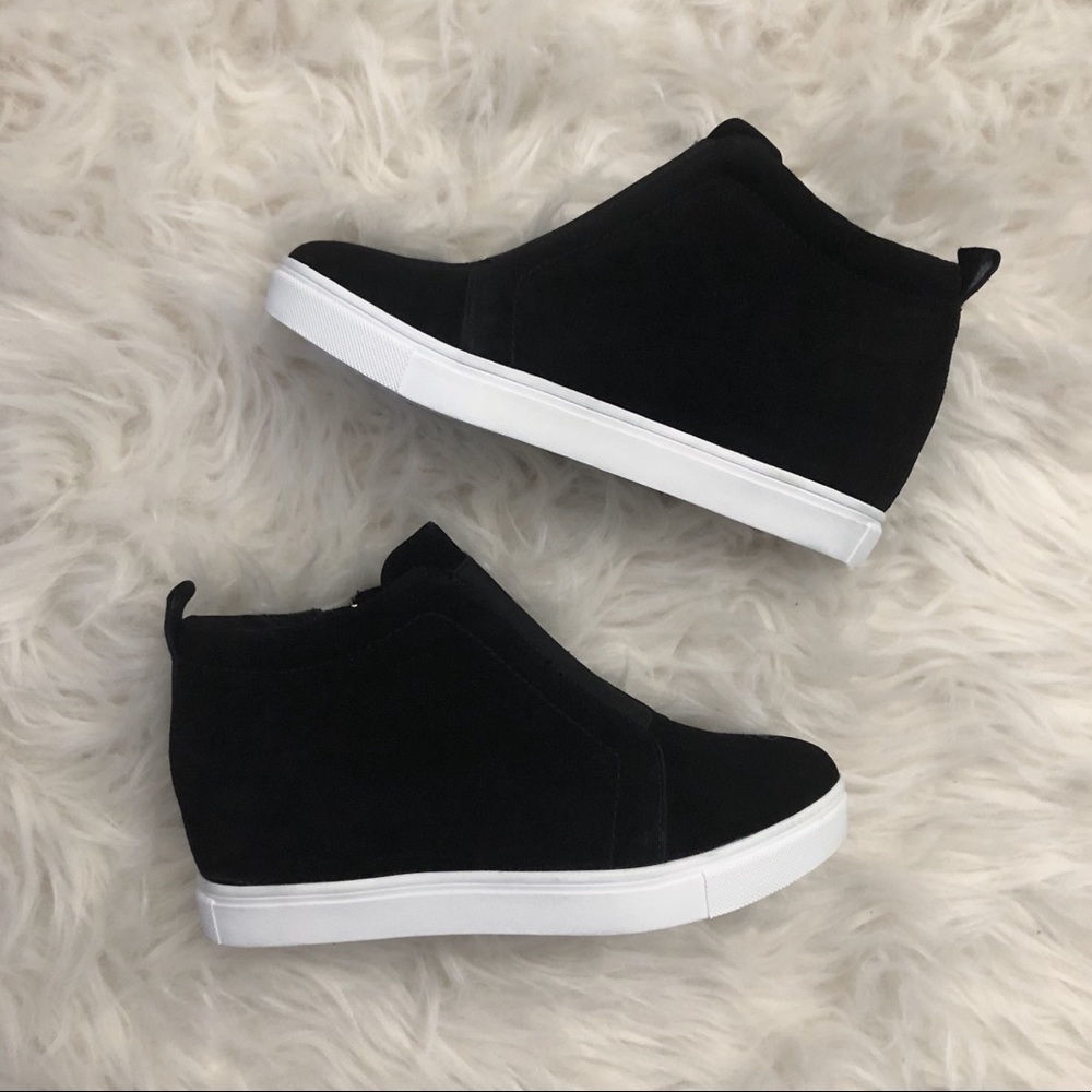 SOLD 🍁 Blondo Sneaker Wedges • Suede Size 6